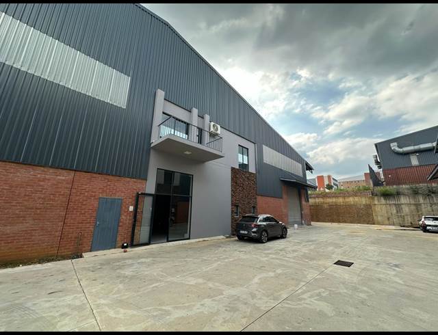 677M² WAREHOUSE TO LET IN COSMO BUSINESS PARK