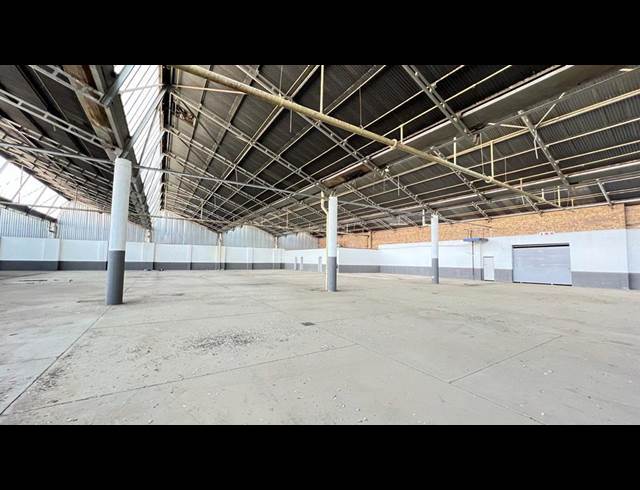 2,800M² WAREHOUSE TO LET IN TROJAN