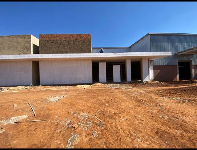 1,529M² WAREHOUSE TO LET IN IRENE