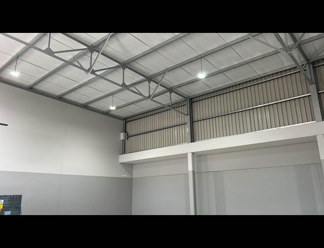 318M² WAREHOUSE TO LET IN RIVERSIDE PARK