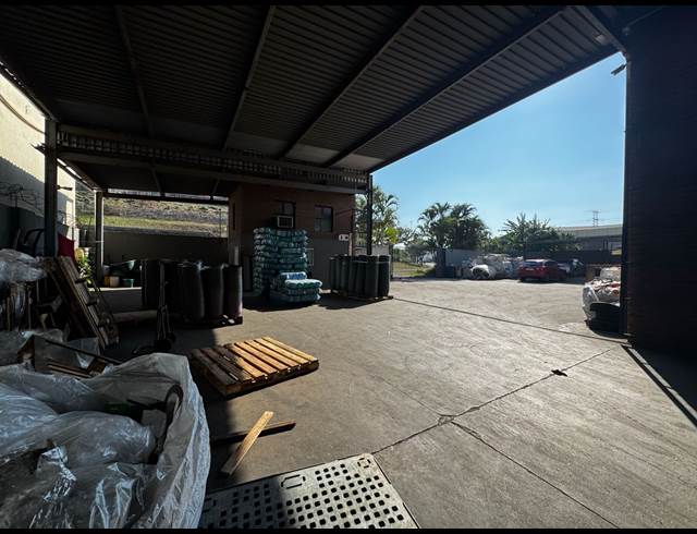 2,250M² WAREHOUSE TO LET IN PHOENIX INDUSTRIAL