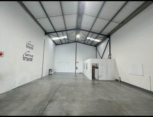 288M² WAREHOUSE TO LET IN STIKLAND INDUSTRIAL