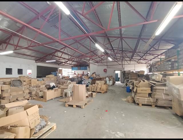 1,061M² WAREHOUSE TO LET IN PINETOWN CENTRAL