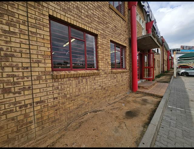 1,083M² WAREHOUSE TO LET IN SAMRAND BUSINESS PARK