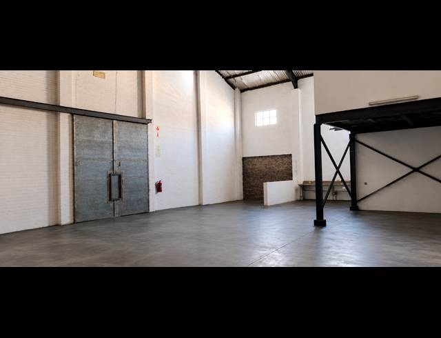 1,000M² WAREHOUSE TO LET IN OOS EINDE