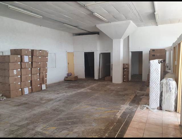 1,250M² WAREHOUSE TO LET IN NEW GERMANY