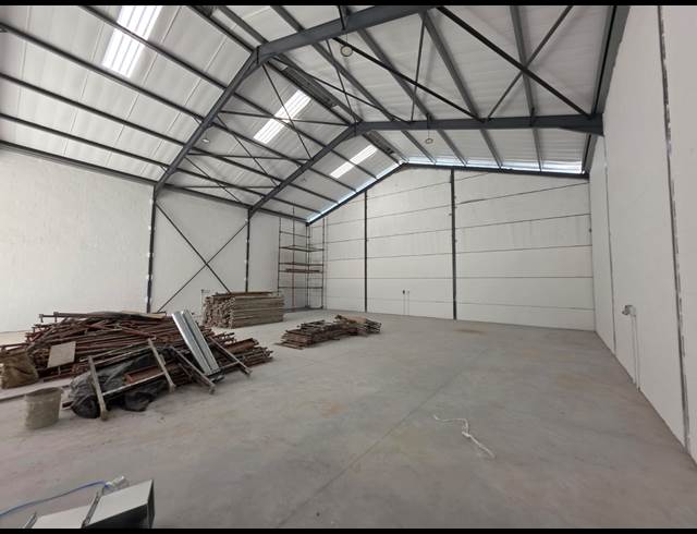 863M² WAREHOUSE TO LET IN FIRGROVE INDUSTRIAL ESTATE
