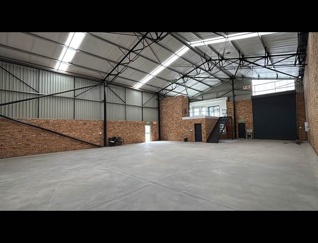 404M² WAREHOUSE TO LET IN BARTLETT