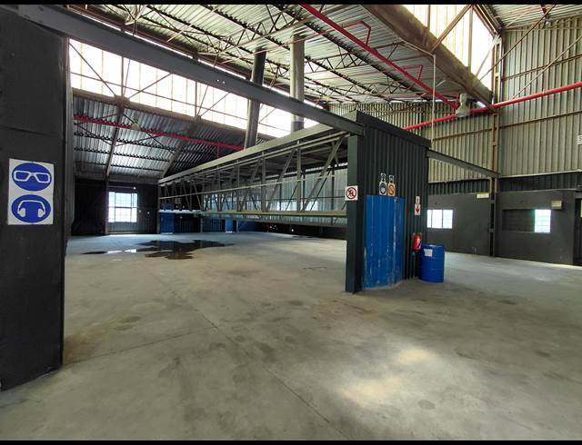 2,899M² WAREHOUSE TO LET IN CLAYVILLE