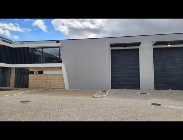 395M² WAREHOUSE TO LET IN STIKLAND INDUSTRIAL
