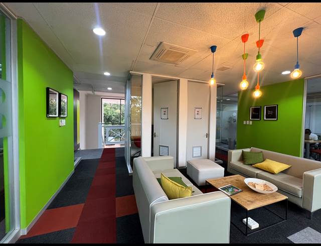 250M² SERVICED OFFICE TO LET IN HYDE PARK