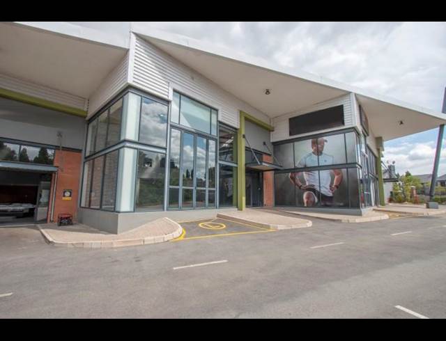 356M² SHOWROOM TO LET IN OLIVEDALE