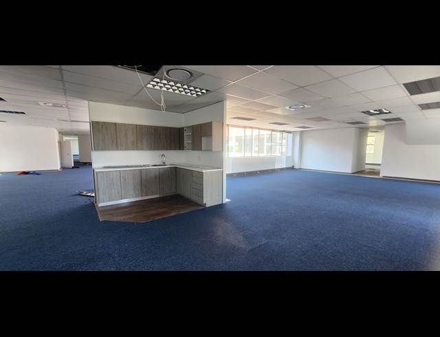 1,018M² OFFICE TO LET IN PARKTOWN