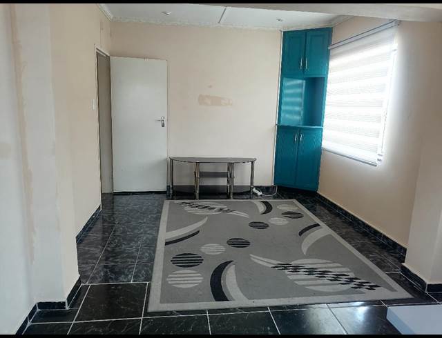 2 bed property to rent in CROWN GARDENS