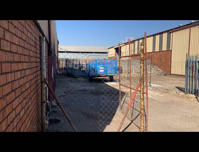 264M² WAREHOUSE TO LET IN ANDERBOLT