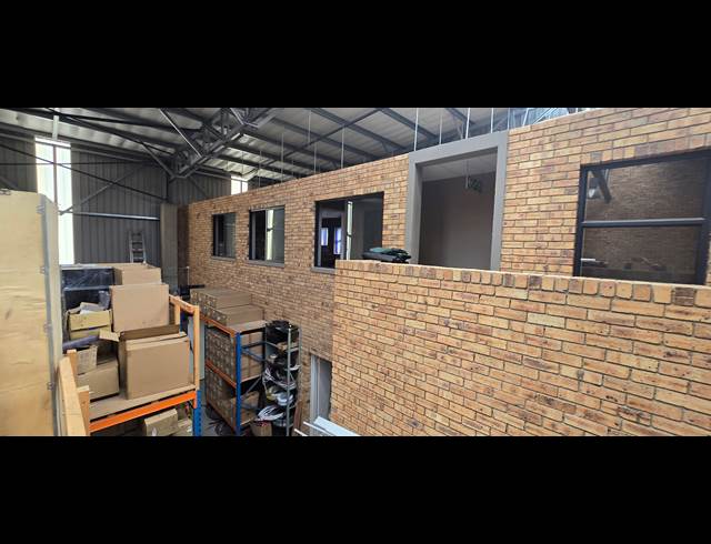 561M² WAREHOUSE TO LET IN LASER PARK