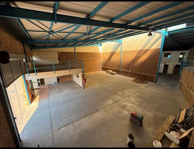 335M² WAREHOUSE TO LET IN LASER PARK