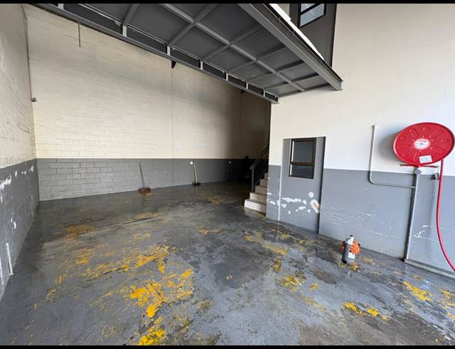 180M² WAREHOUSE TO LET IN HELDERBERG ESTATE