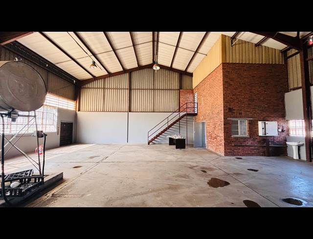 225M² WAREHOUSE TO LET IN ROBERTVILLE
