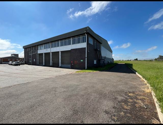 1,800M² WAREHOUSE TO LET IN NEW ERA