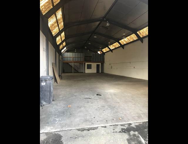 410M² WAREHOUSE TO LET IN OTTERY