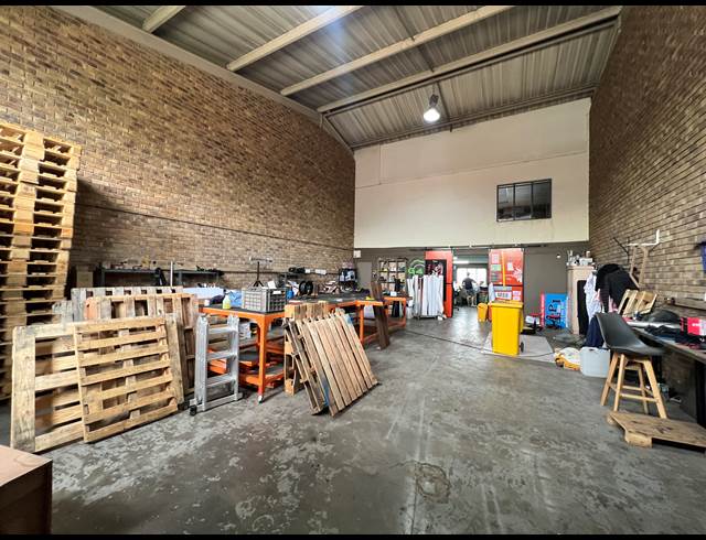 177M² WAREHOUSE TO LET IN HENNOPSPARK INDUSTRIAL