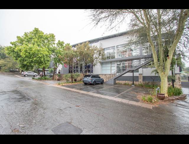 2,800M² OFFICE TO LET IN PARKMORE