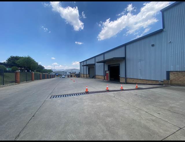 1,105M² WAREHOUSE TO LET IN SPARTAN