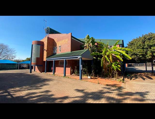 2,606M² WAREHOUSE TO LET IN ROOIHUISKRAAL