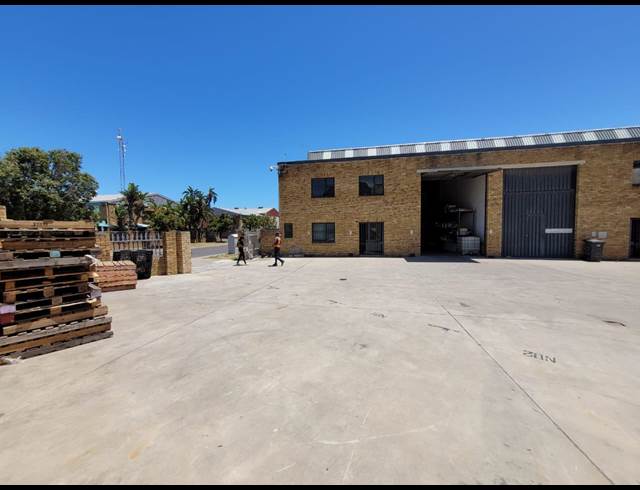 230M² WAREHOUSE RENTED IN KILLARNEY GARDENS
