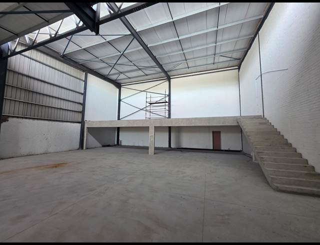 1,861M² WAREHOUSE TO LET IN FIRGROVE INDUSTRIAL ESTATE