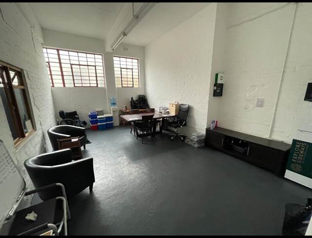 850M² WAREHOUSE TO LET IN PAARDEN EILAND