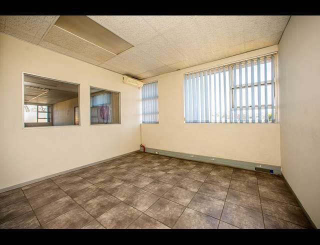 1,150M² WAREHOUSE TO LET IN WYNBERG