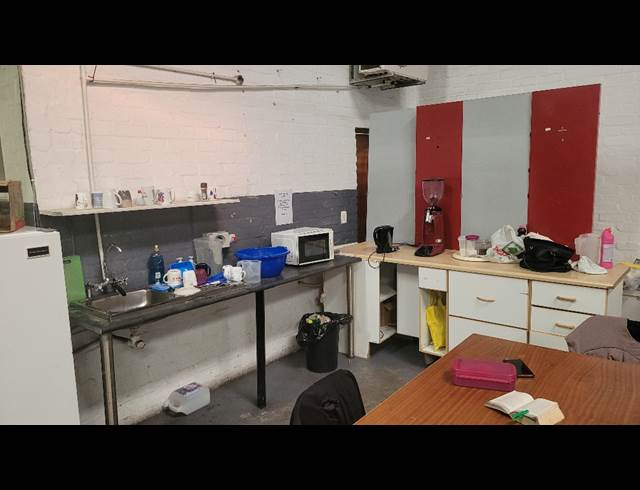 525M² WAREHOUSE TO LET IN PAROW INDUSTRIAL