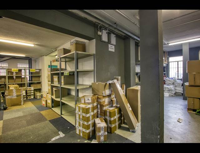 2,100M² WAREHOUSE TO LET IN WYNBERG