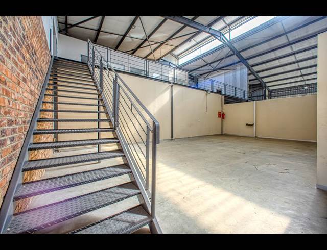1,150M² WAREHOUSE TO LET IN WYNBERG