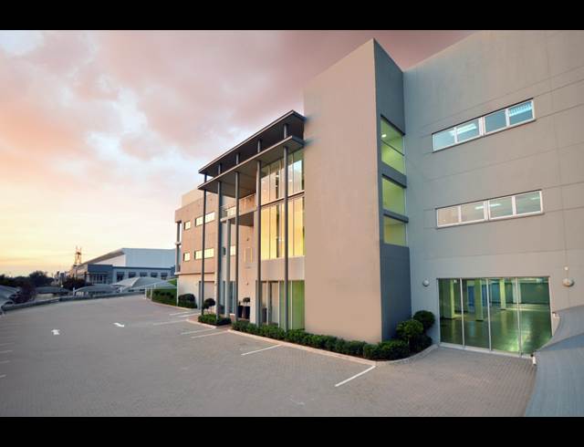 8,760M² WAREHOUSE TO LET IN LINBRO PARK