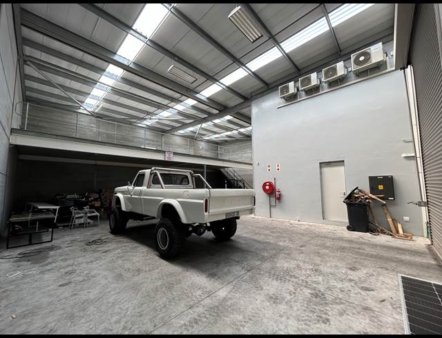 443M² BUSINESS TO LET IN BRACKENFELL INDUSTRIAL