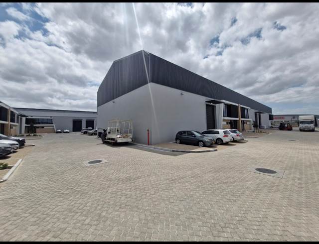 565M² WAREHOUSE TO LET IN STIKLAND INDUSTRIAL