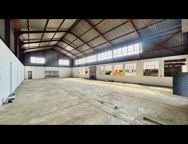 350M² WAREHOUSE TO LET IN ROODEPOORT