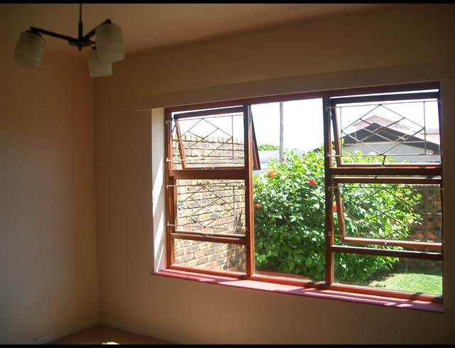 2 bed property to rent in TIJGERHOF