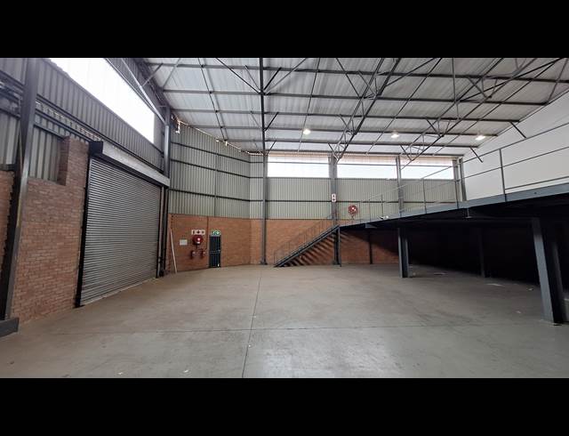 897M² WAREHOUSE TO LET IN COSMO BUSINESS PARK