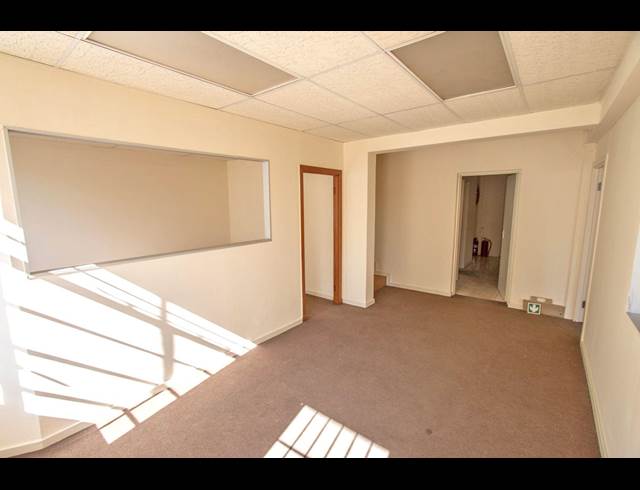 1,051M² OFFICE TO LET IN HALFWAY HOUSE