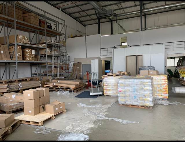1,465M² WAREHOUSE TO LET IN RIVERHORSE VALLEY