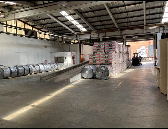 1,639M² WAREHOUSE TO LET IN NEW GERMANY