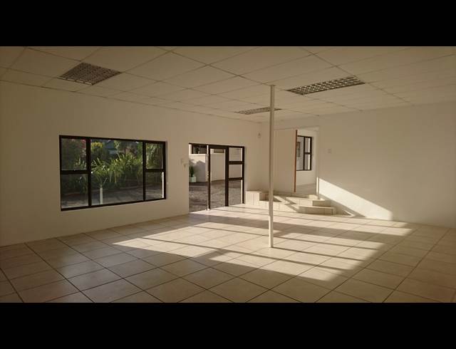 90M² OFFICE TO LET IN FARRARMERE