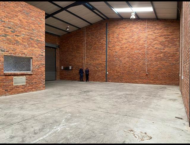 600M² WAREHOUSE TO LET IN HALFWAY HOUSE