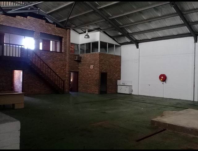 390M² WAREHOUSE TO LET IN EPPING INDUSTRIAL