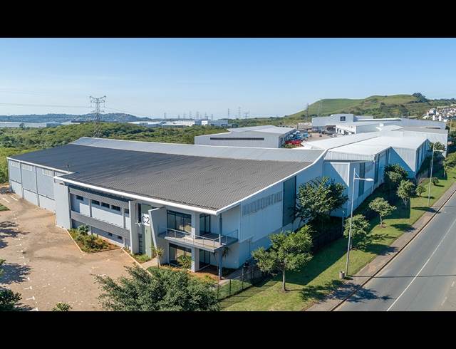 2,329M² WAREHOUSE TO LET IN OTTAWA