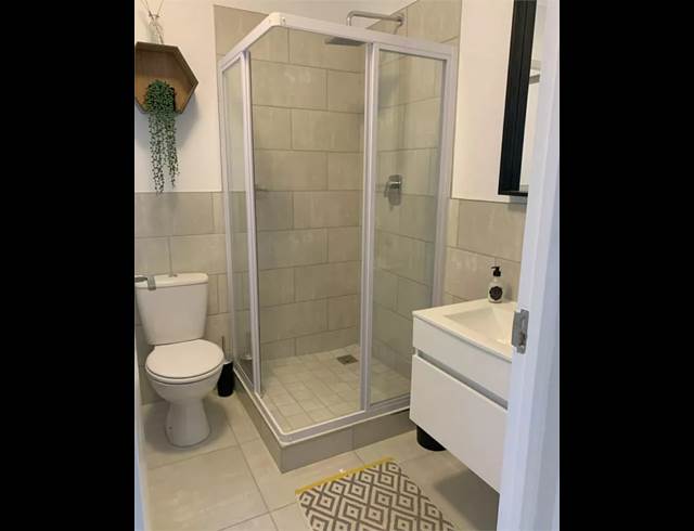 2 bed property to rent in VREDEKLOOF HEIGHTS